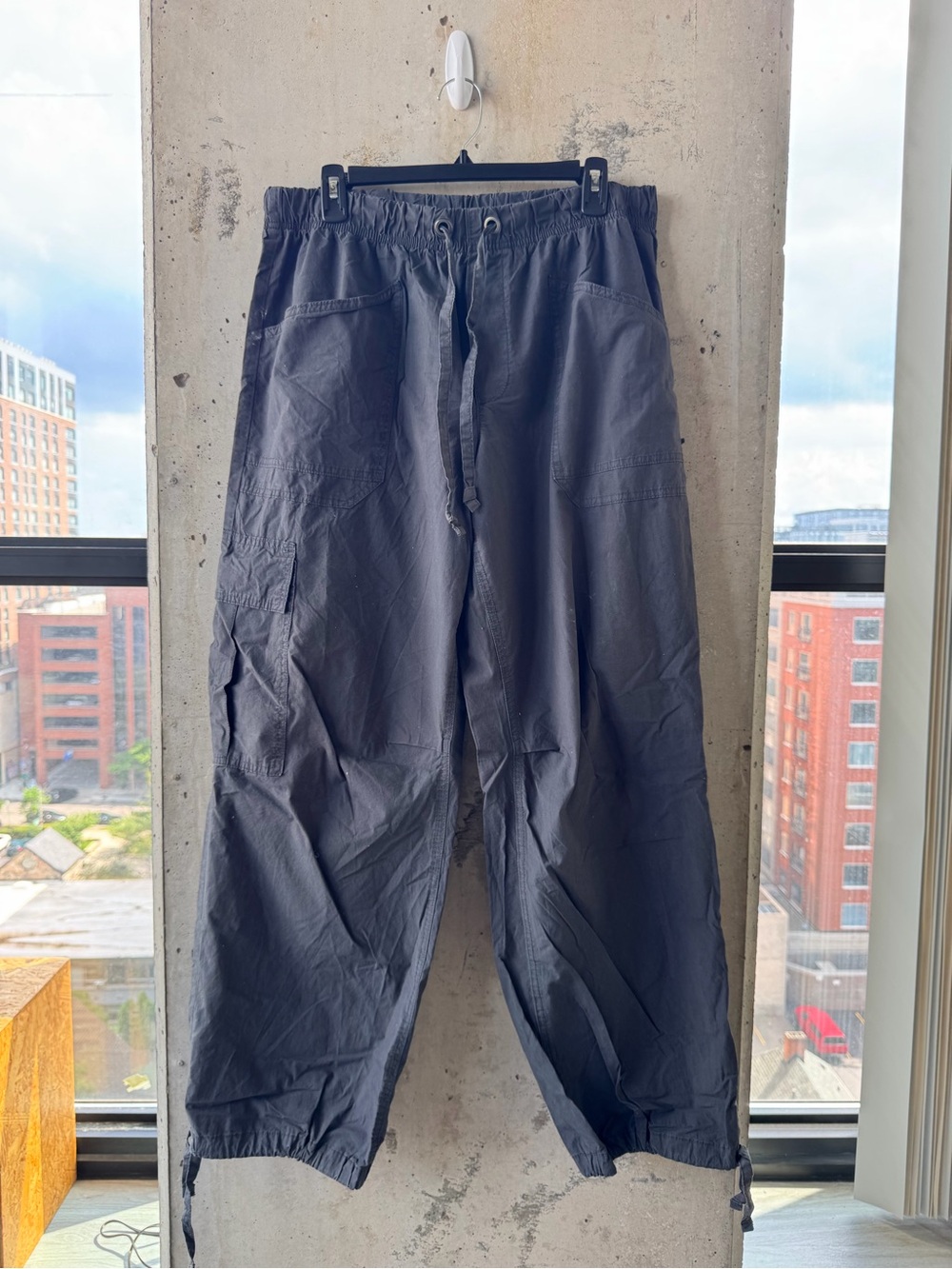 aerie Cargo Pants in Charcoal Gray